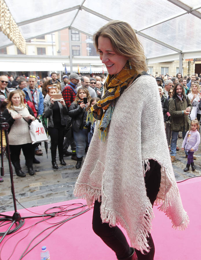 Ambiente festivo en la Plaza Mayor por el Gijón Sound Festival