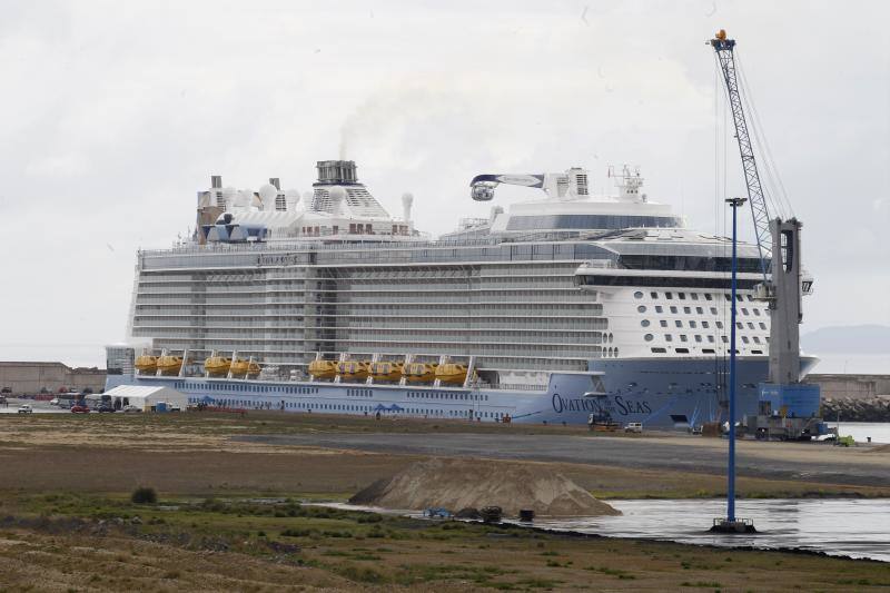 El &#039;Ovation of the seas&#039; visita Gijón