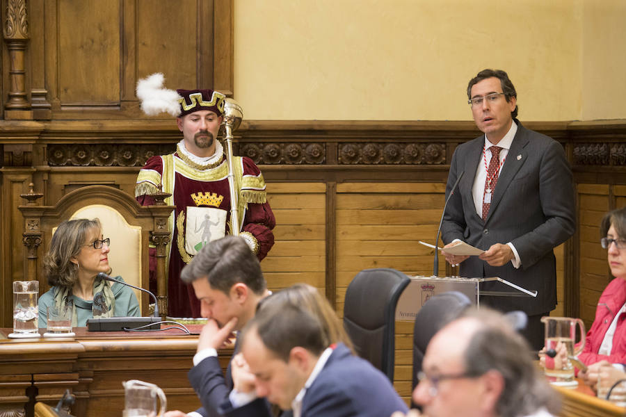 Pleno de Honores y Distinciones del Ayuntamiento de Gijón