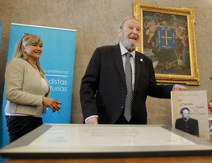 José Luis Balbín, primer Colegiado de Honor del Colegio de Periodistas de Asturias