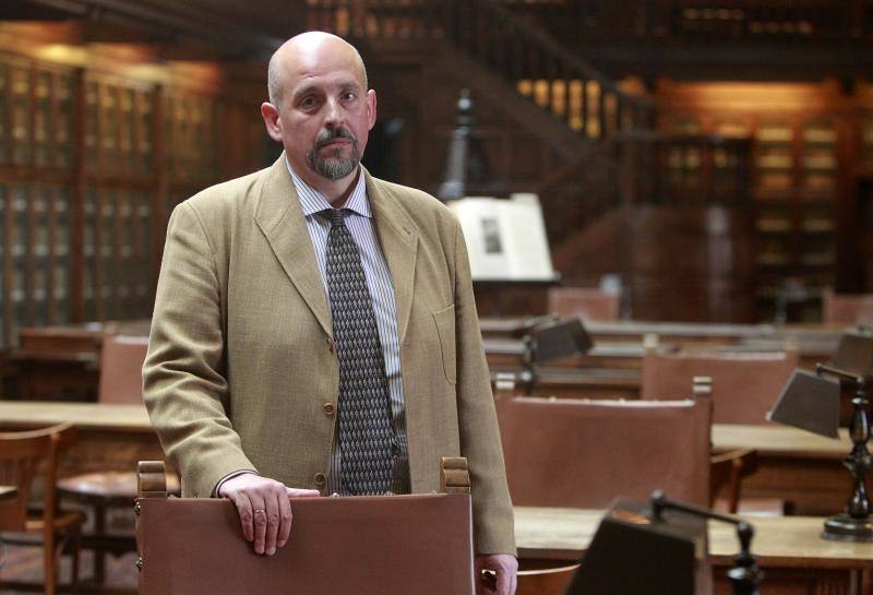 Francisco José Borge López. Vicerrector de Extensión Universitaria y Proyección Internacional. Oviedo. Área de Filología Inglesa.