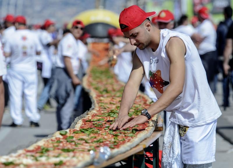 Dos kilómetros de pizza napolitana