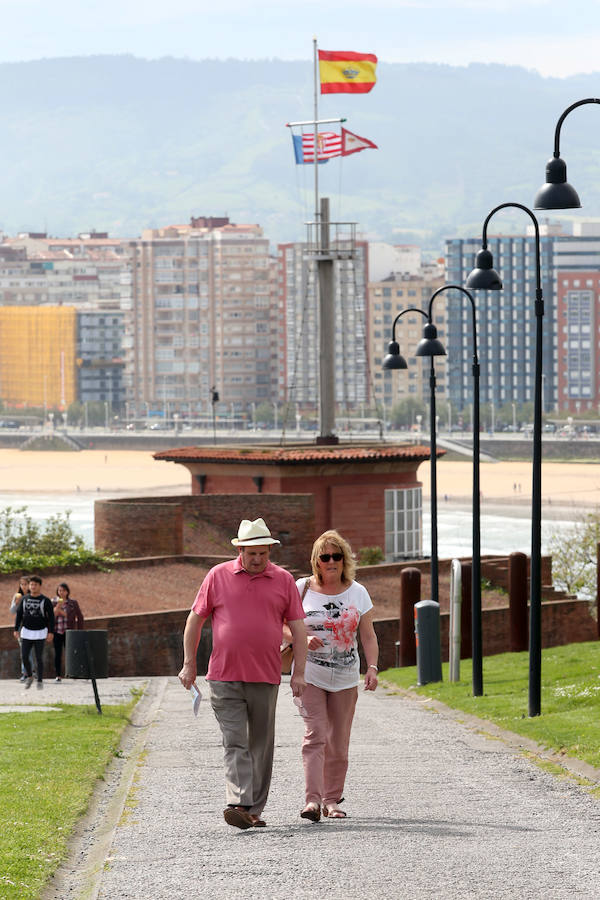Primera escala gijonesa del &#039;Navigator of the Seas&#039;