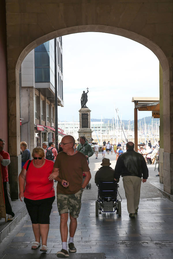 Primera escala gijonesa del &#039;Navigator of the Seas&#039;