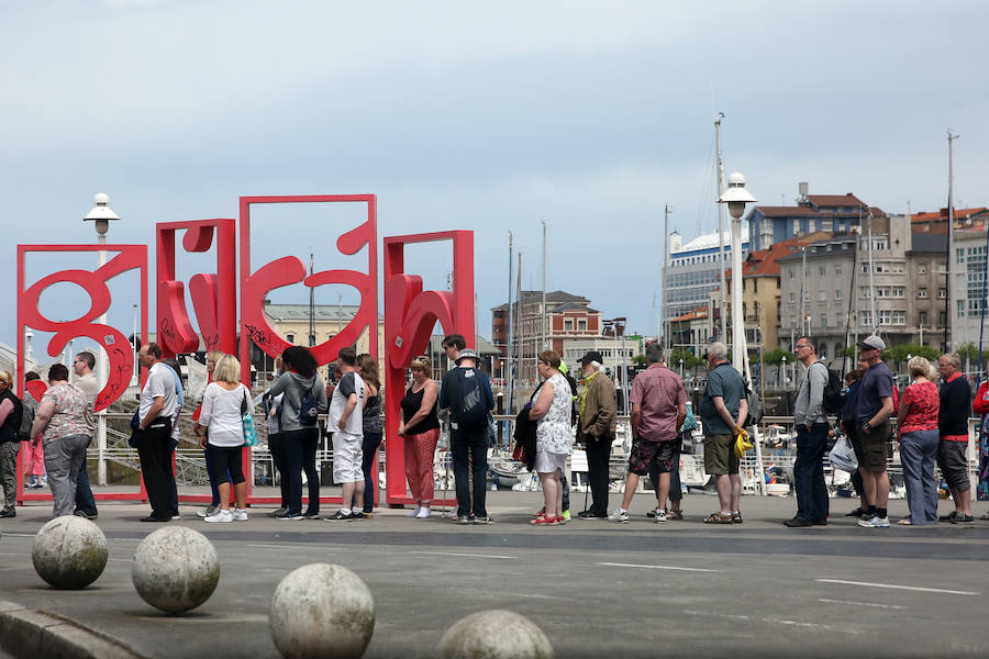 Primera escala gijonesa del &#039;Navigator of the Seas&#039;