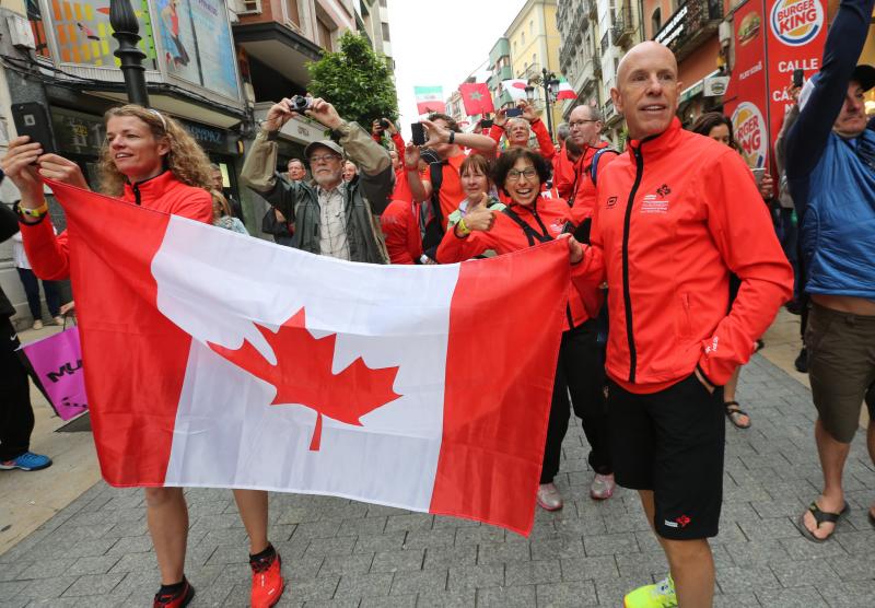 Un desfile por las calles de Avilés abre el Mundial de Duatlón