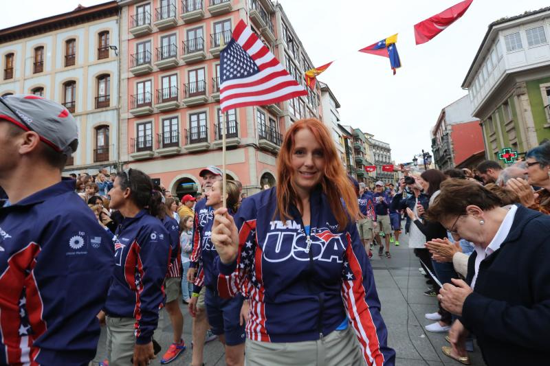 Un desfile por las calles de Avilés abre el Mundial de Duatlón