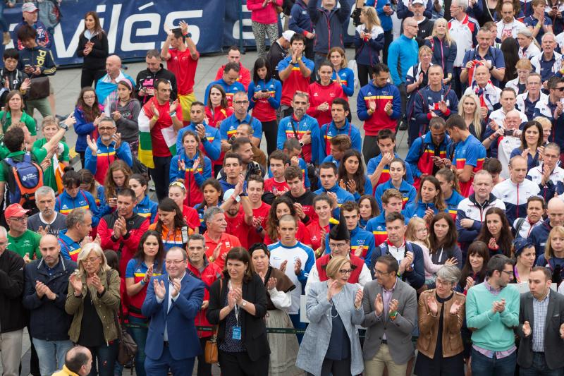 Un desfile por las calles de Avilés abre el Mundial de Duatlón