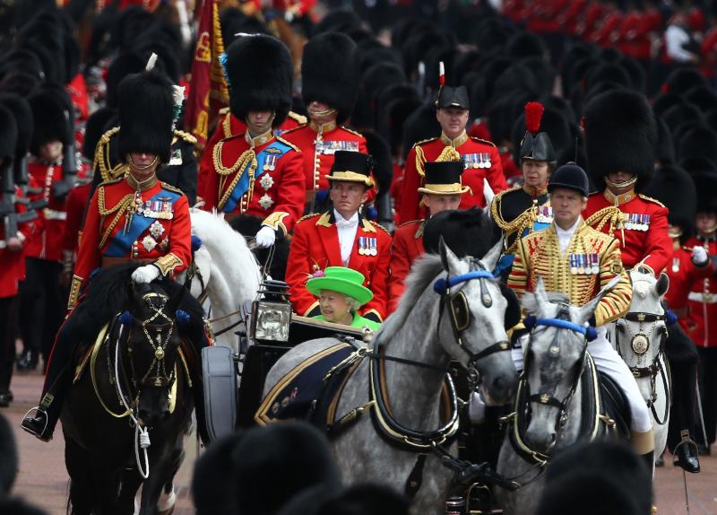 Un desfile para los 90 años de Isabel II