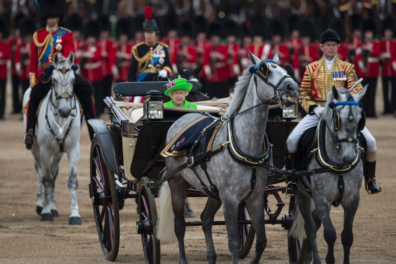 Un desfile para los 90 años de Isabel II
