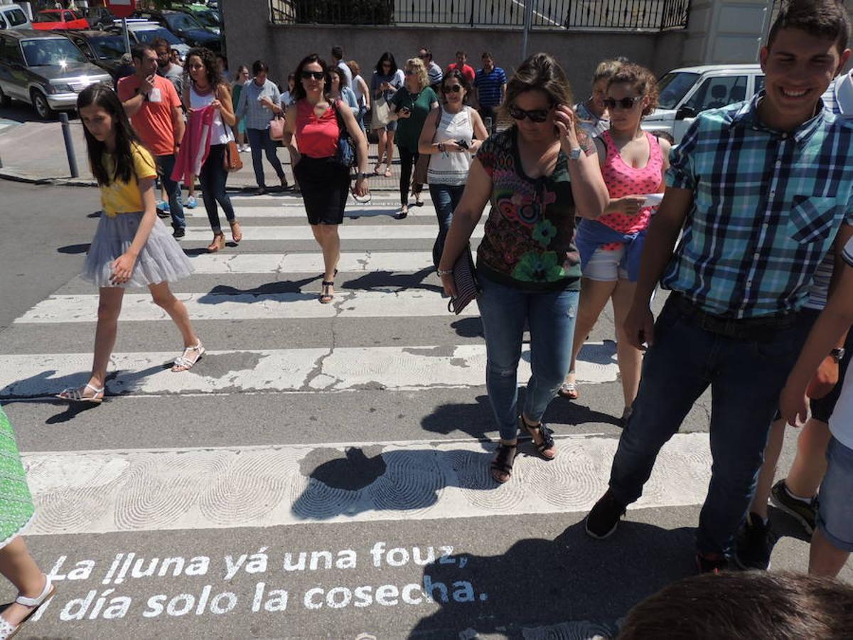 Frases en asturiano en las calles de Cangas del Narcea