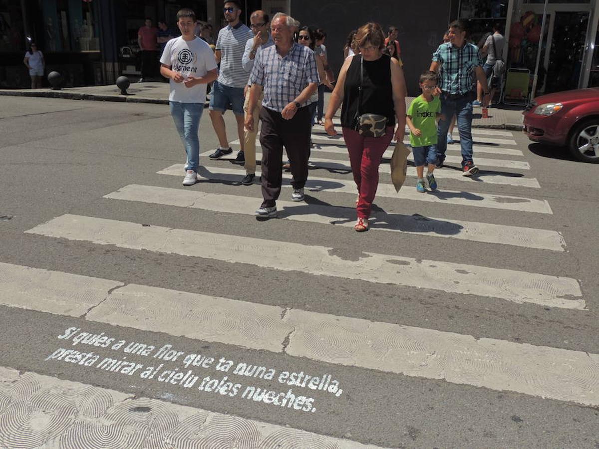 Frases en asturiano en las calles de Cangas del Narcea