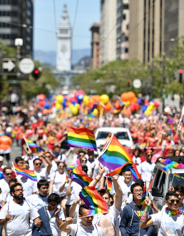 Las marchas del Orgullo colorean las calles