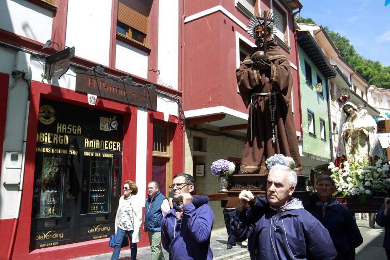 L&#039; Amuravela no deja títere con cabeza