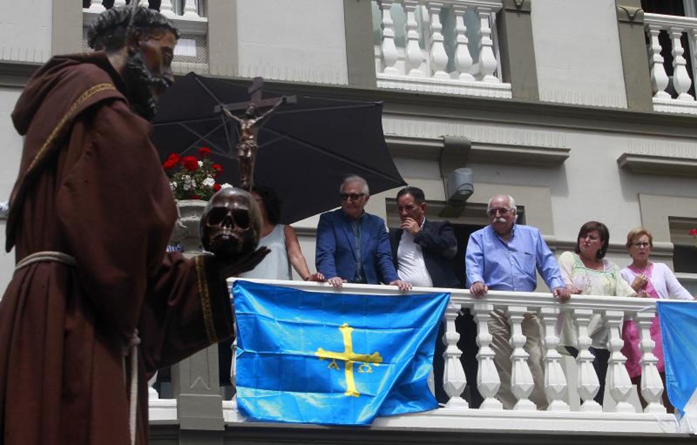 L&#039; Amuravela no deja títere con cabeza