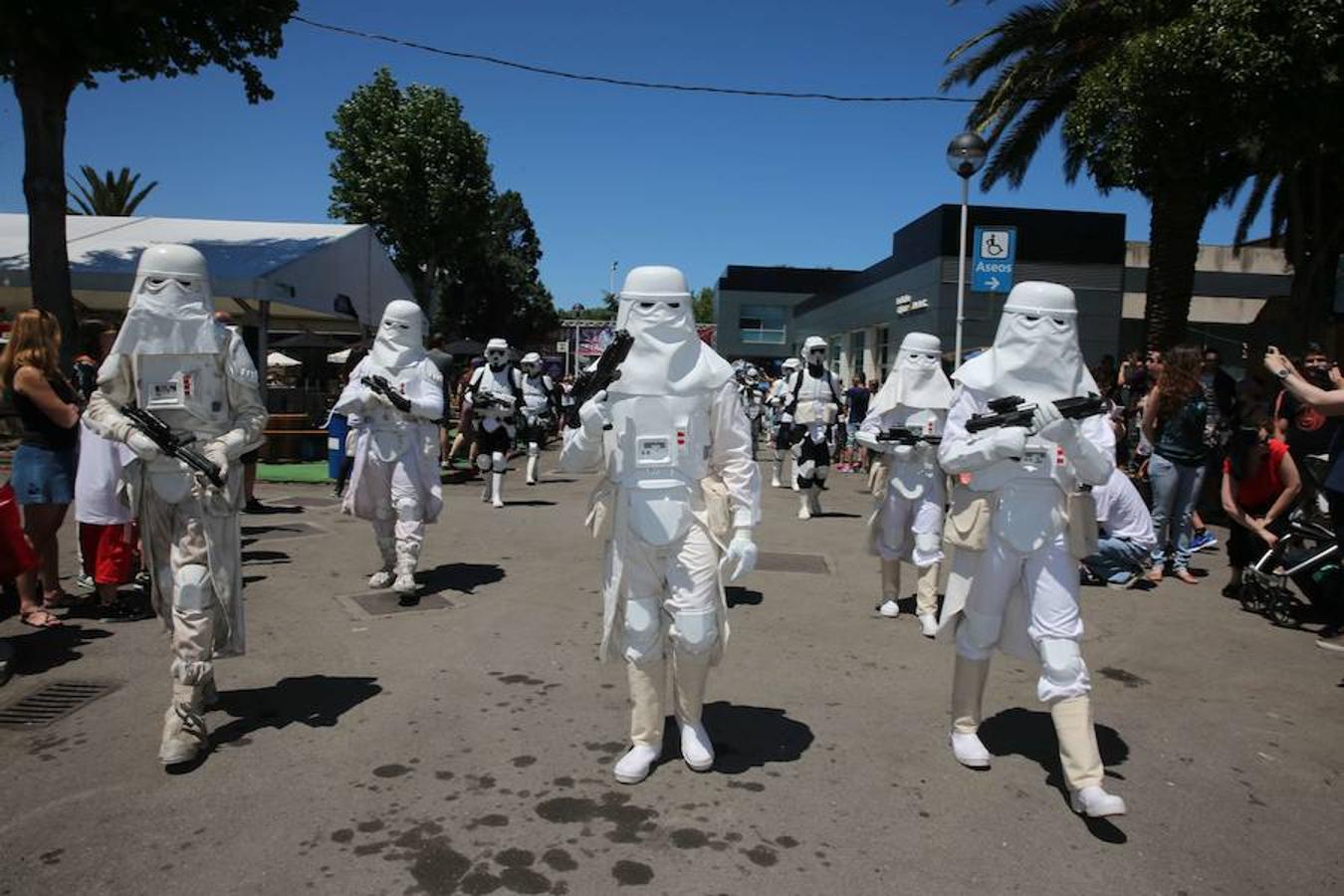 Metrópoli cierra sus puertas con un desfile de Star Wars