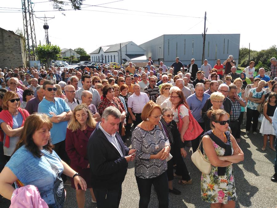 Multitudinario adiós al cura de Valdepares
