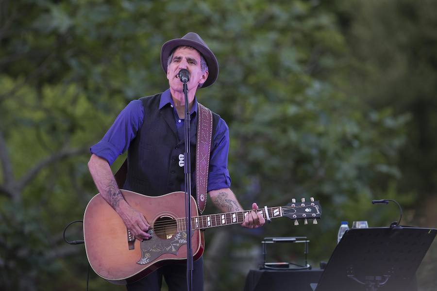 El Botánico se rinde a Mikel Erentxun