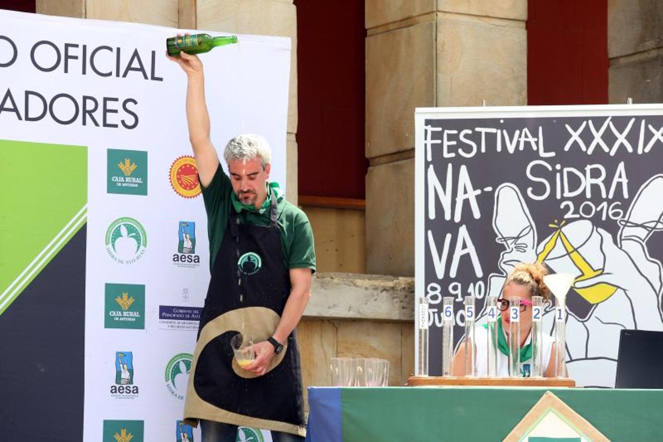 Salvador Ondó gana el Concurso de Escanciadores de Nava