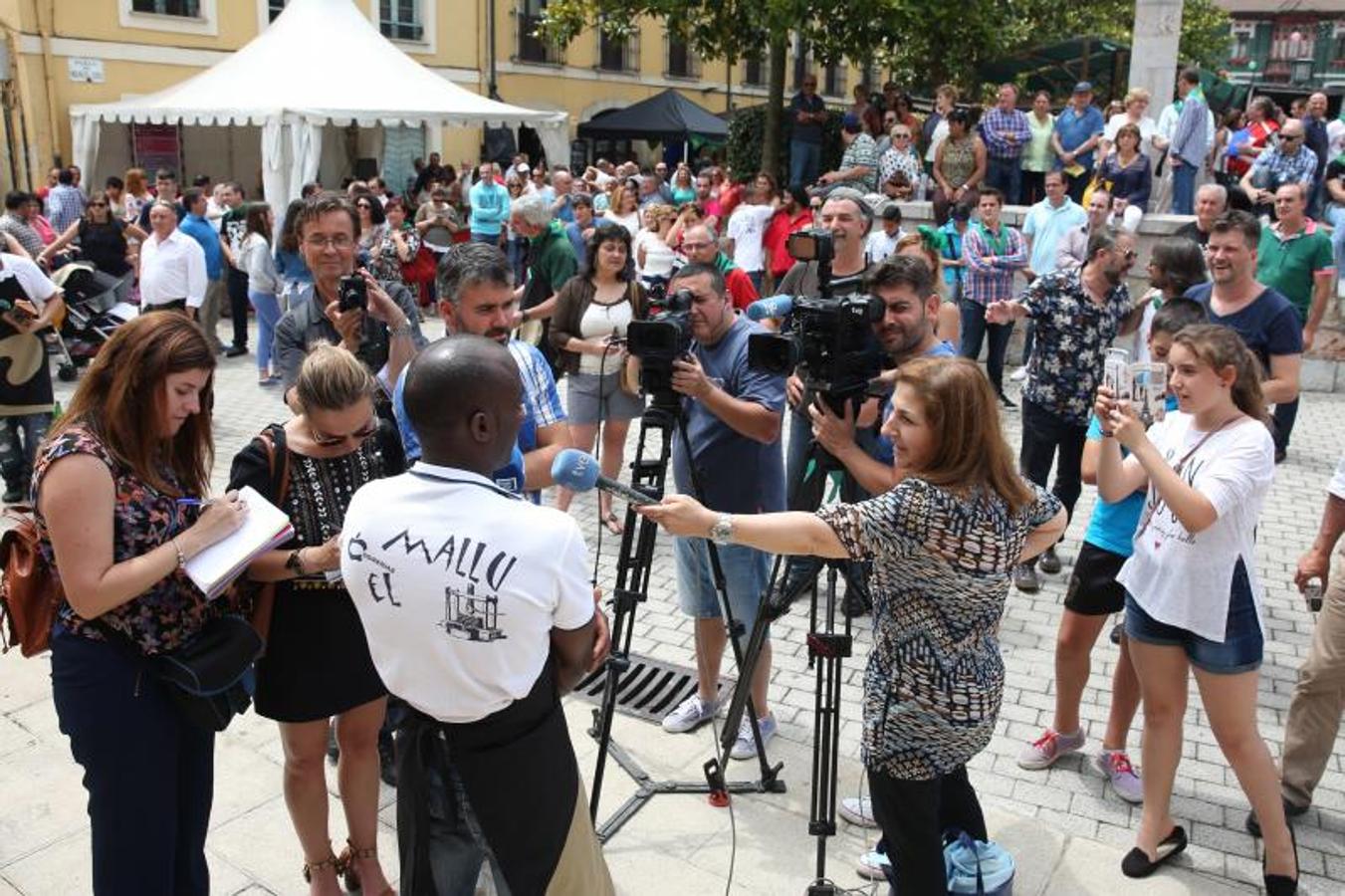 Salvador Ondó gana el Concurso de Escanciadores de Nava