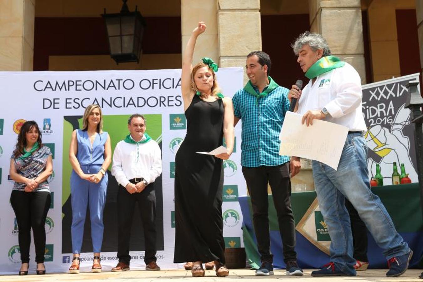 Salvador Ondó gana el Concurso de Escanciadores de Nava