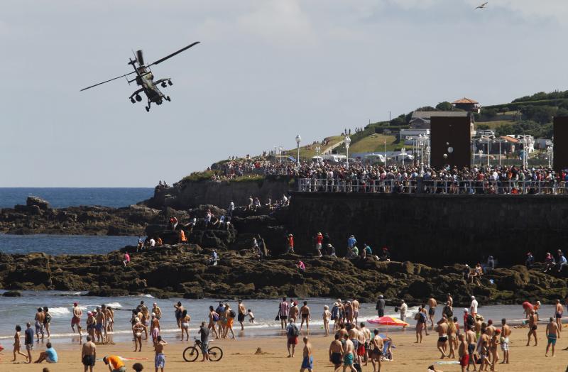 El Festival Aéreo ruge en el cielo de Gijón