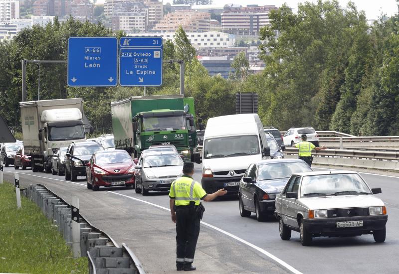 Un herido en un accidente en la ronda de Oviedo