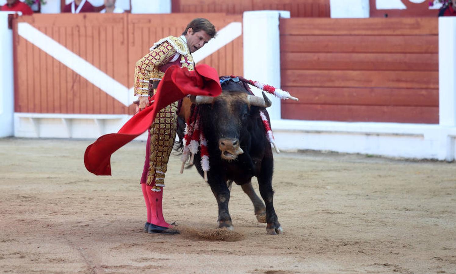 &#039;El Juli&#039; y Perera salen por la puerta grande de El Bibio