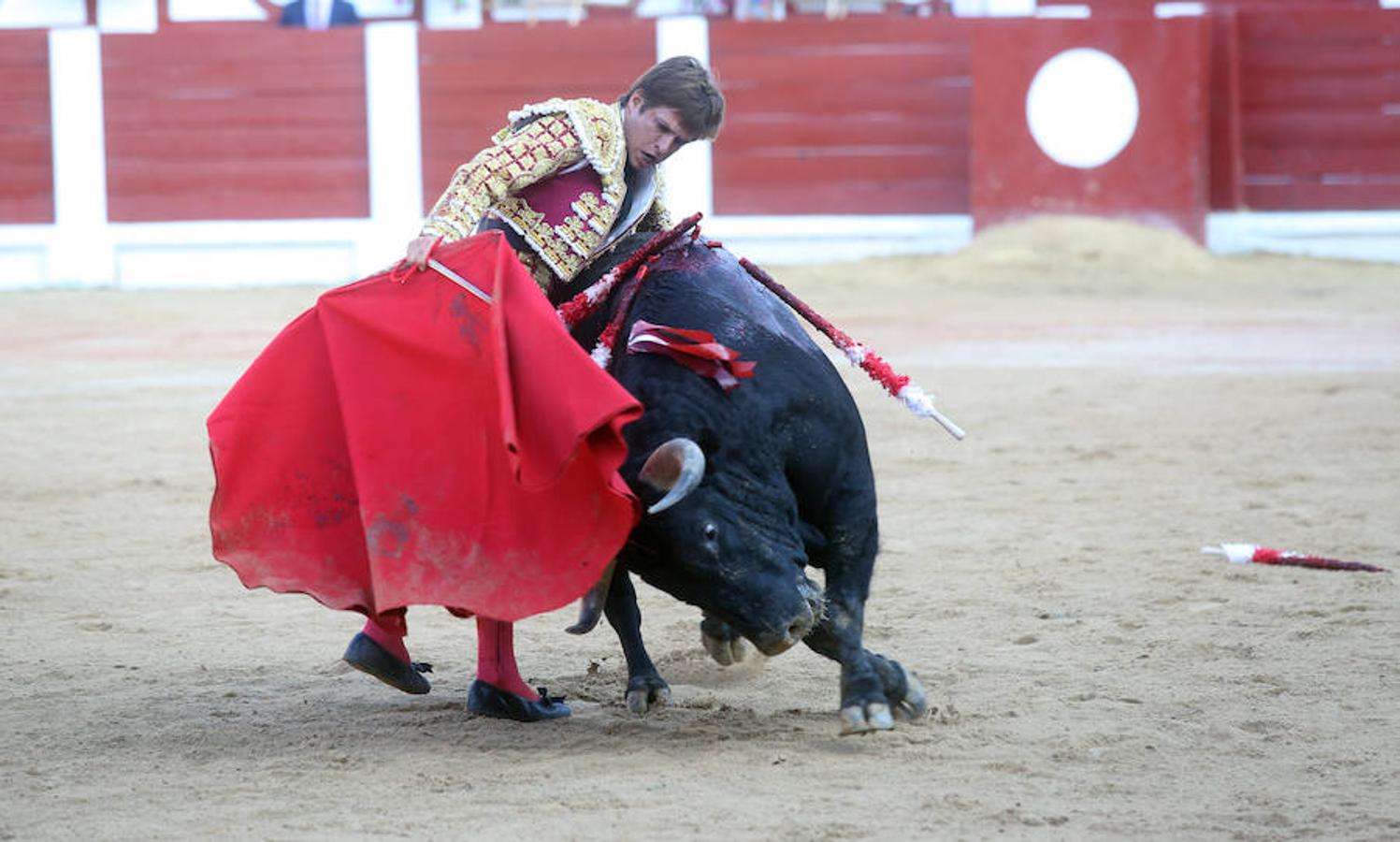 &#039;El Juli&#039; y Perera salen por la puerta grande de El Bibio