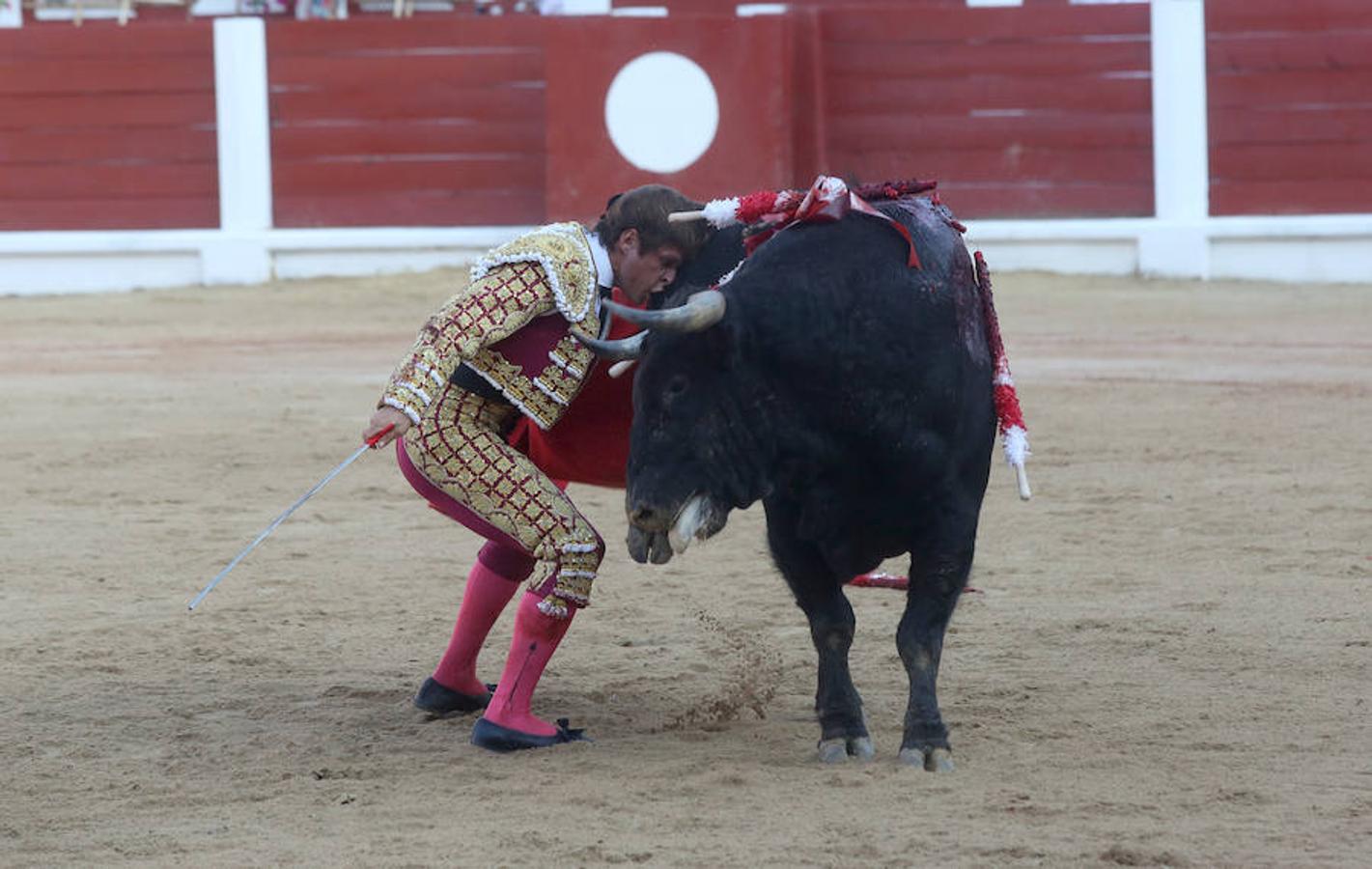 &#039;El Juli&#039; y Perera salen por la puerta grande de El Bibio