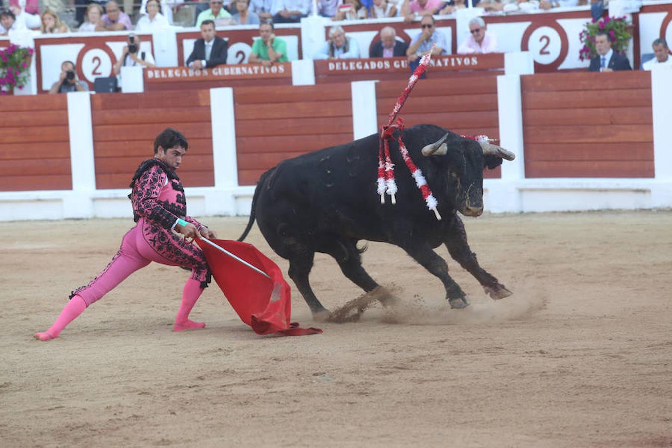 &#039;El Juli&#039; y Perera salen por la puerta grande de El Bibio