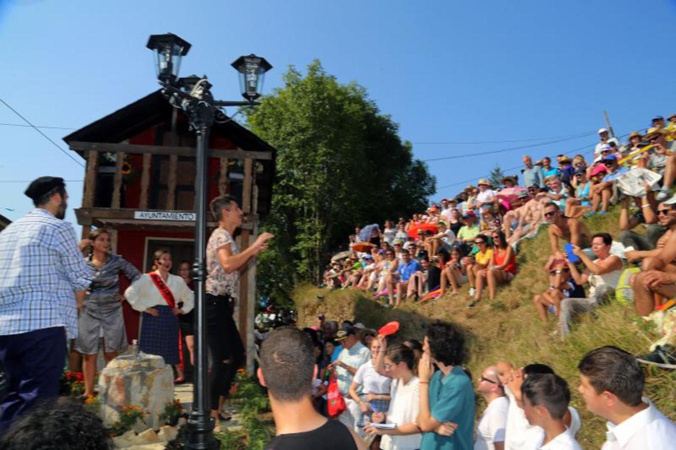Valdesoto sale a la calle en carroza