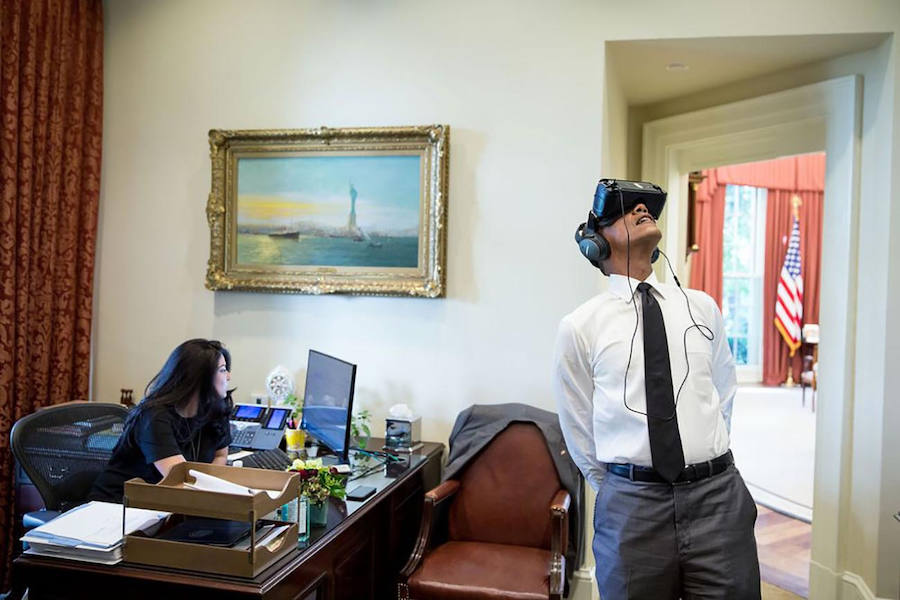 Obama disfruta de la realidad virtual