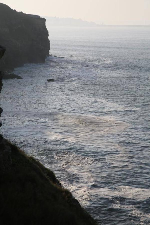 Cierran la playa de La Ñora por un vertido