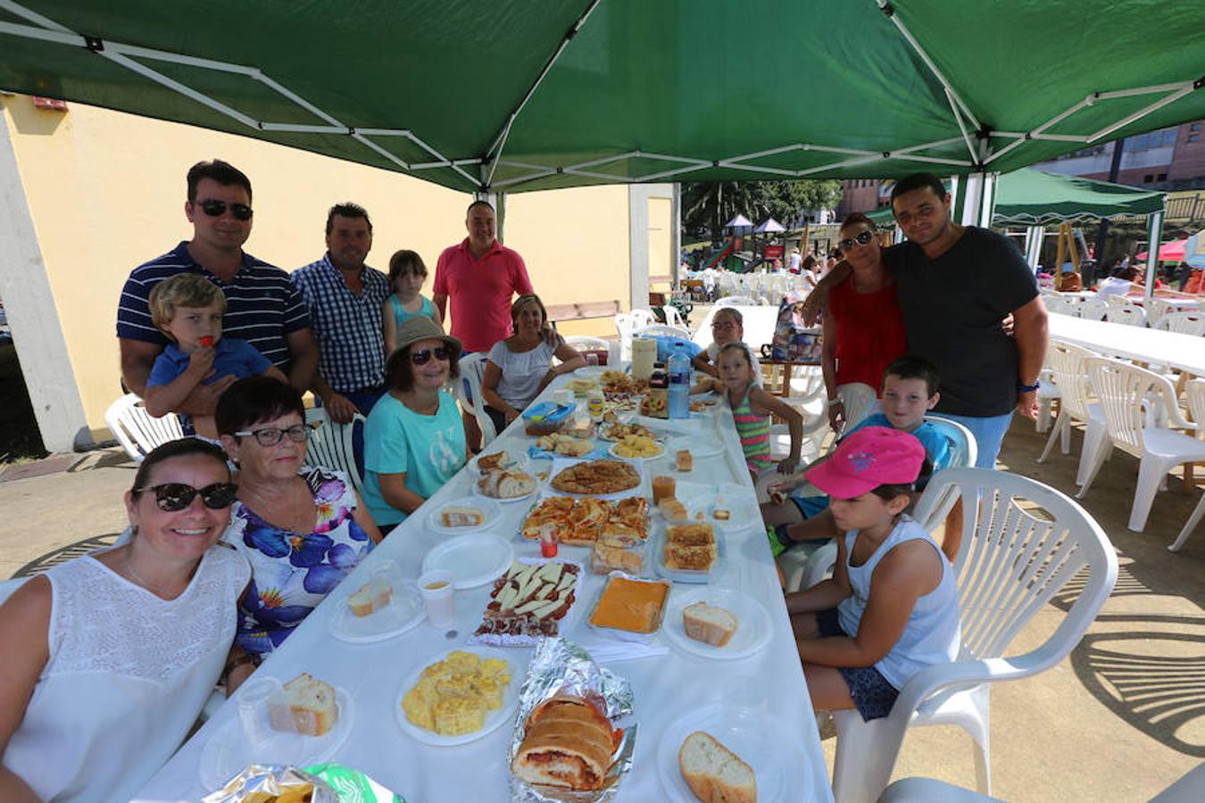 Comida en la calle de las fiestas de Corvera