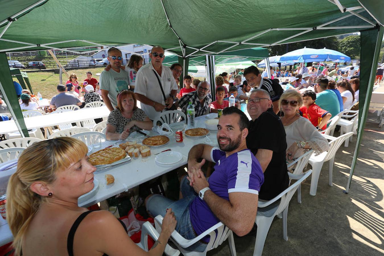 Comida en la calle de las fiestas de Corvera