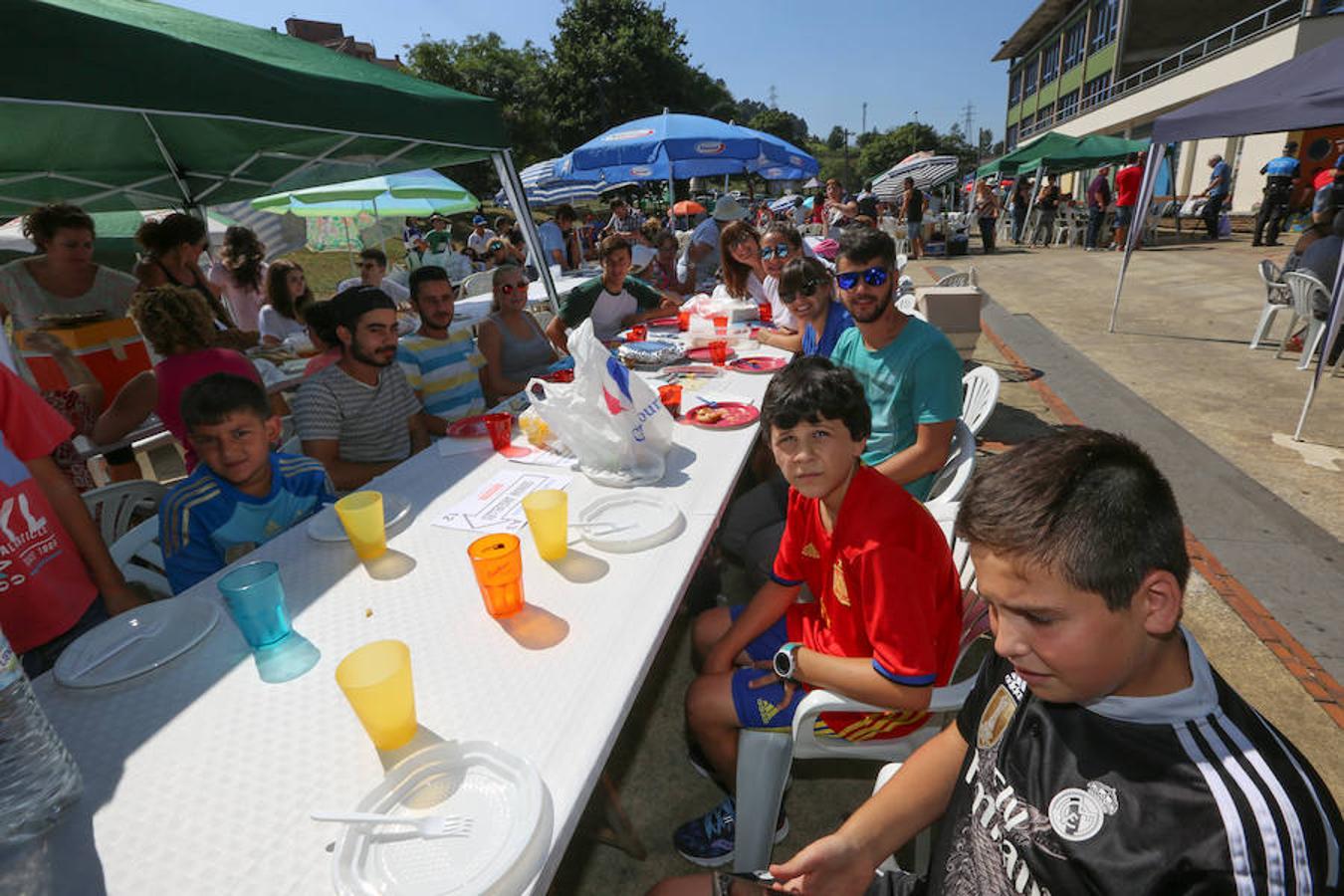 Comida en la calle de las fiestas de Corvera