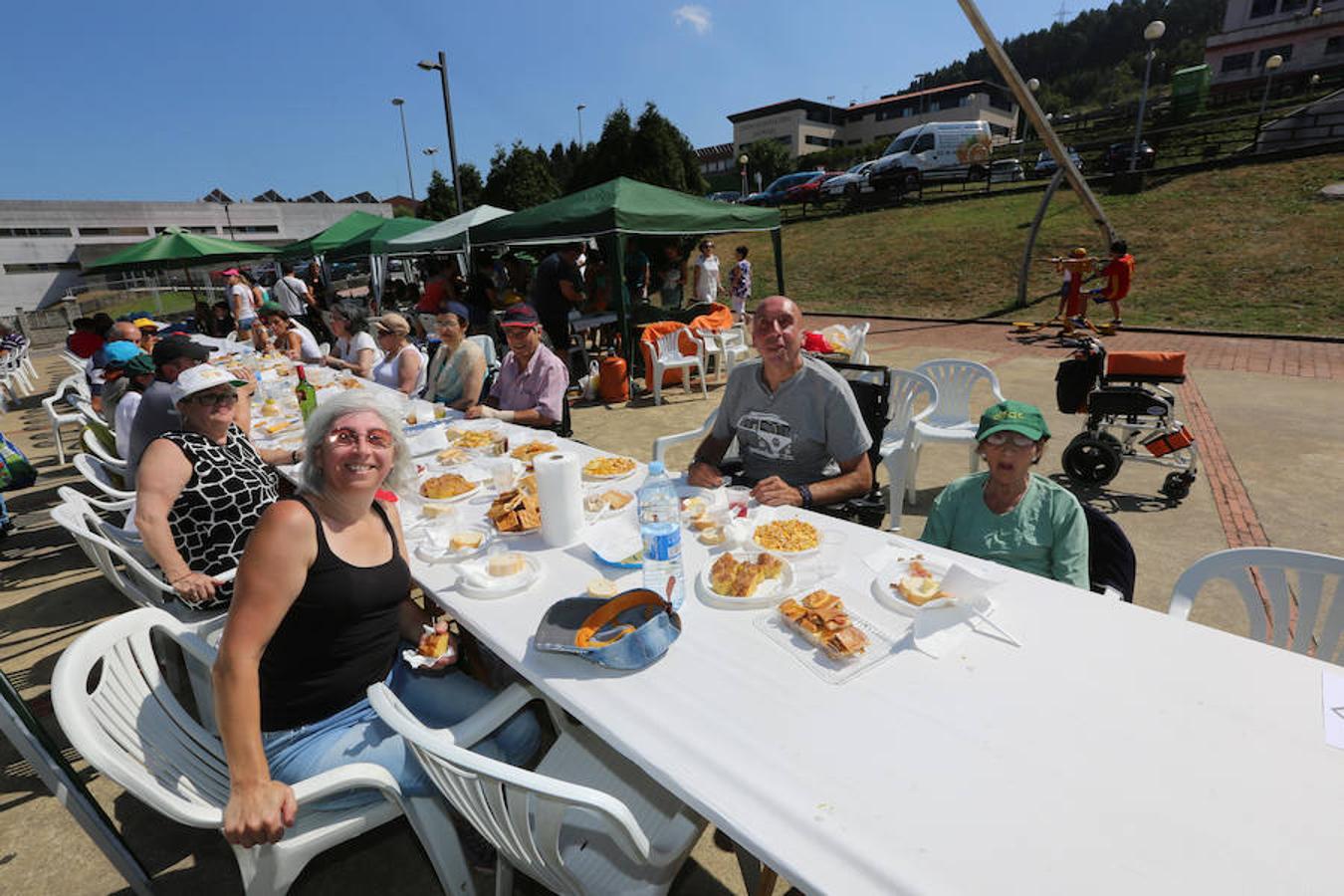 Comida en la calle de las fiestas de Corvera