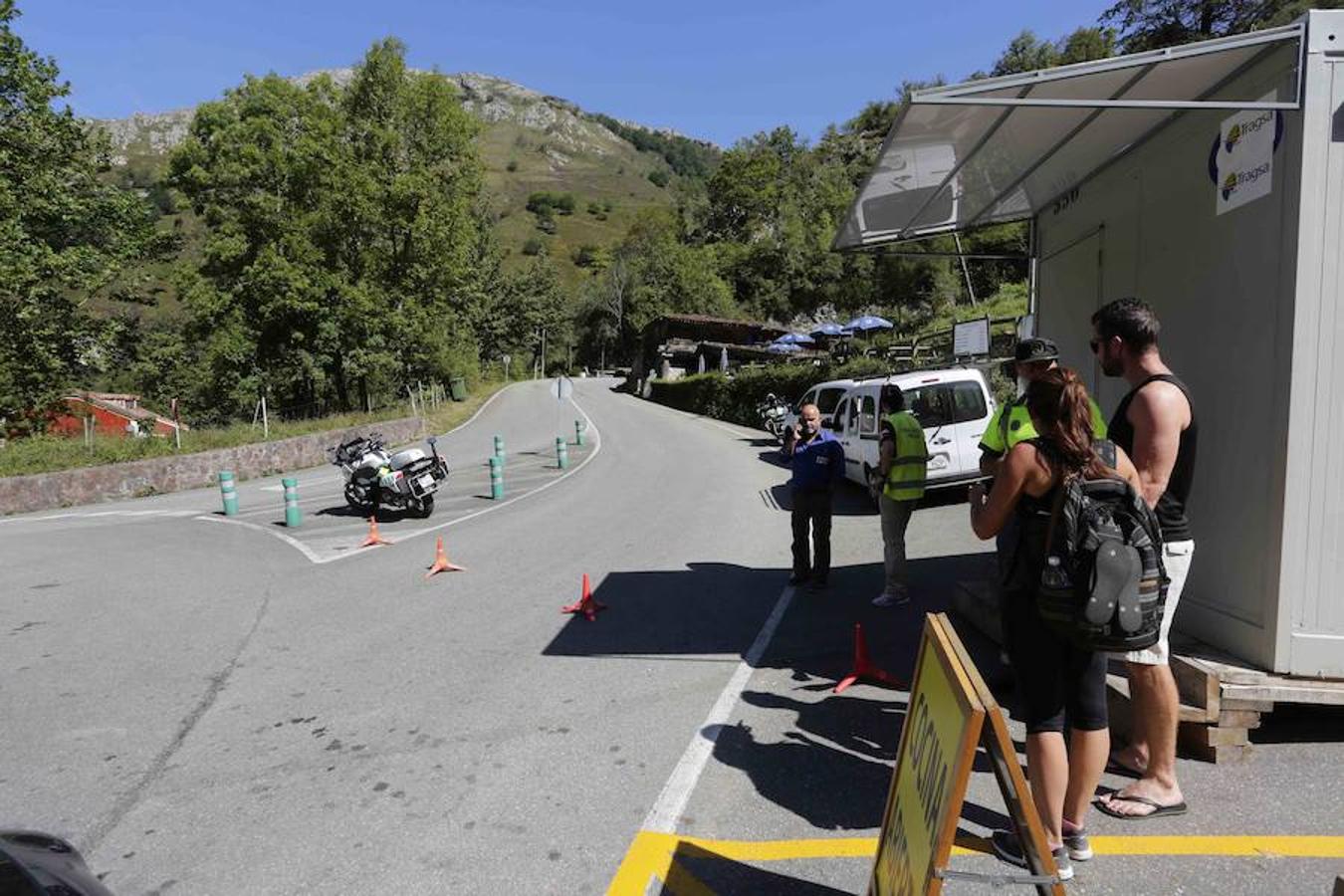 Cortes de tráfico en los Lagos de Covadonga