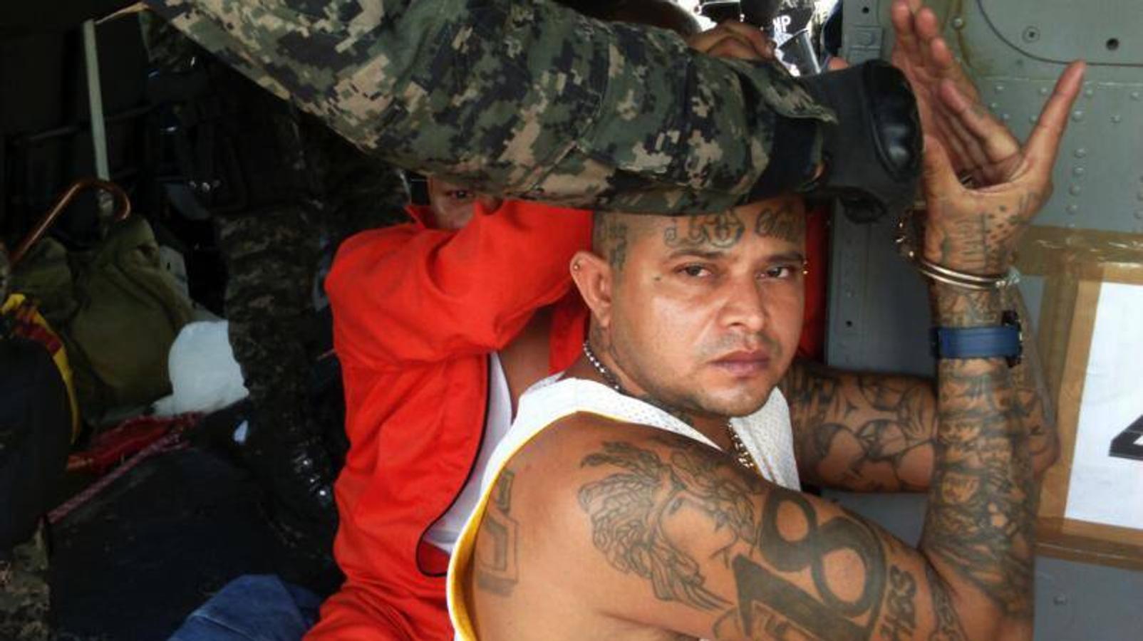 Así es la llegada de presos peligrosos a una cárcel de alta seguridad