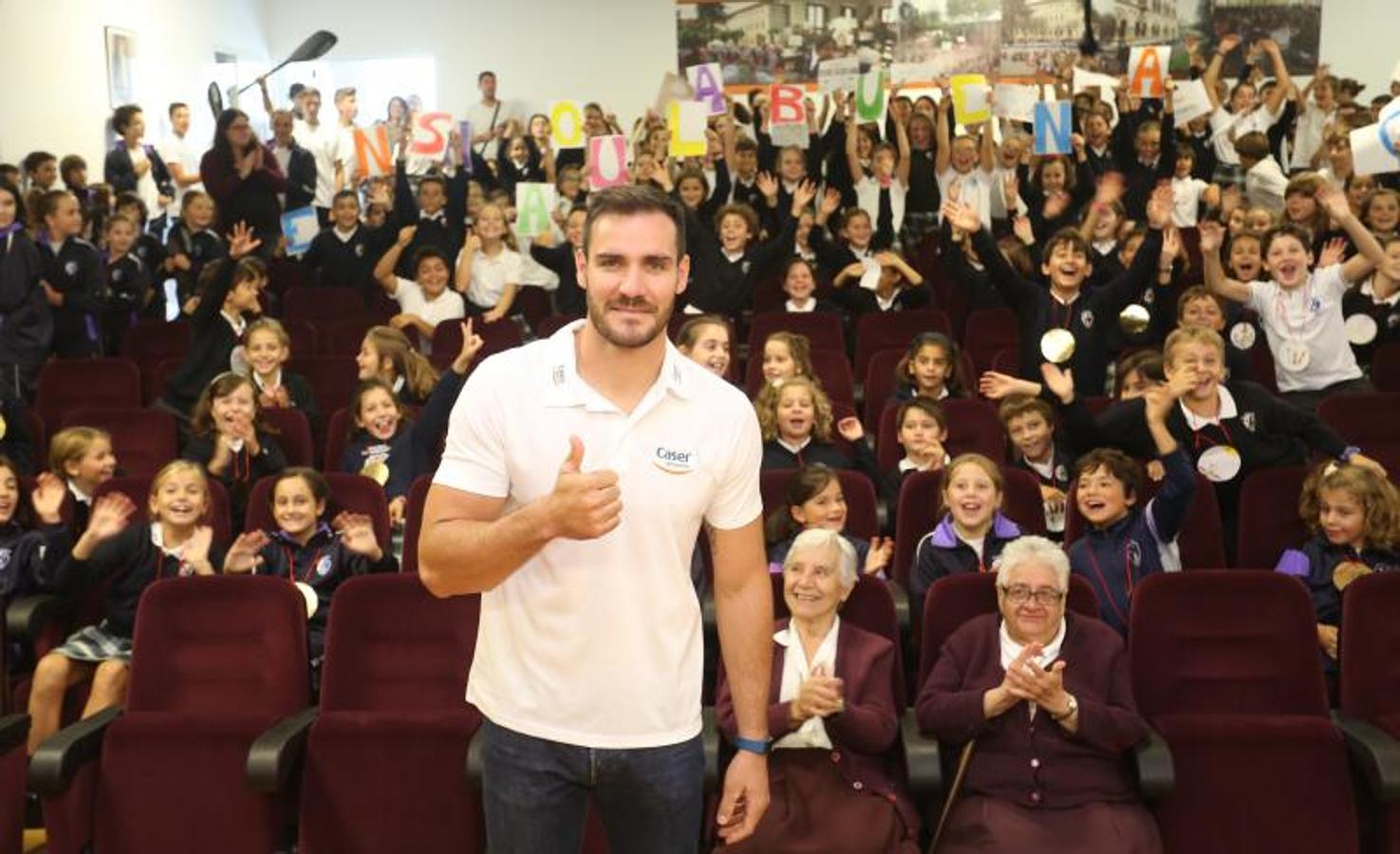 Saúl Craviotto visita el Colegio de la Asunción