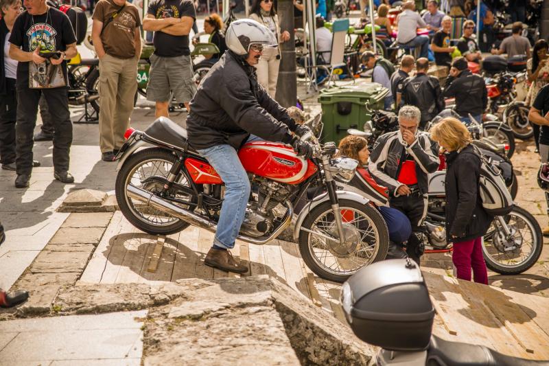 Las motos clásicas toman Colombres