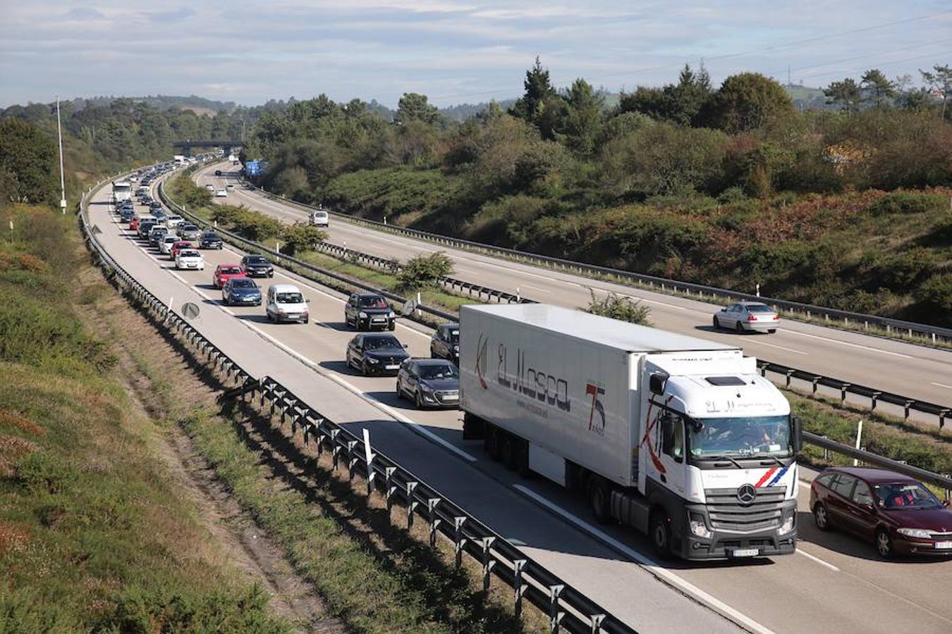 Retenciones en la autopista &#039;Y&#039; por el corte de un carril en Lugones