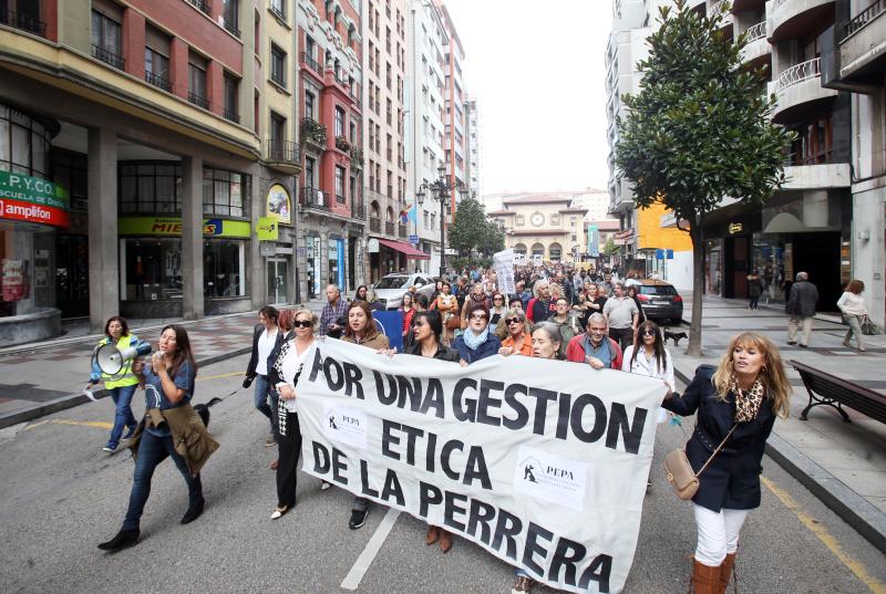 Manifestación contra los sacrificios en la perrera de Oviedo
