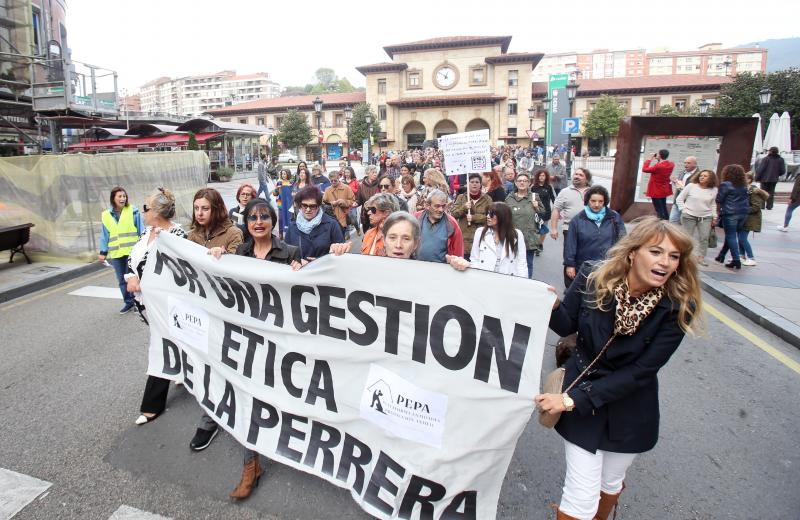 Manifestación contra los sacrificios en la perrera de Oviedo