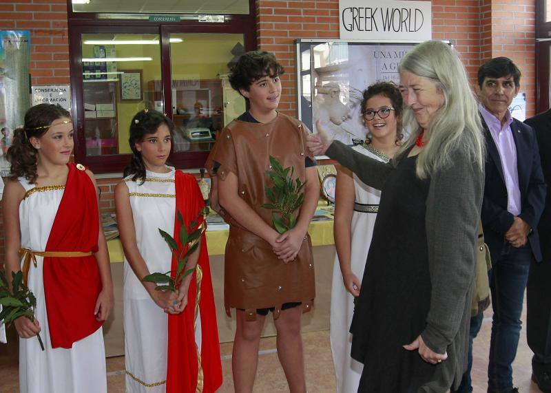 Mary Beard comparte charla con estudiantes ovetenses