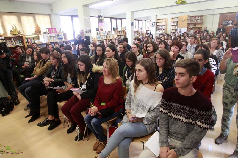 Mary Beard comparte charla con estudiantes ovetenses