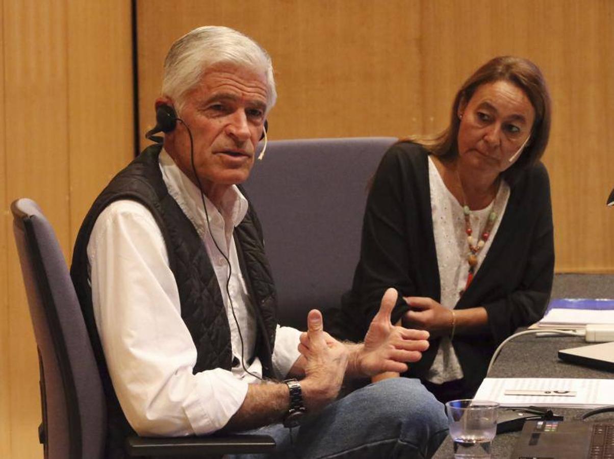 El fotoperiodista James Nachtwey mantiene un encuentro con colegas de profesión