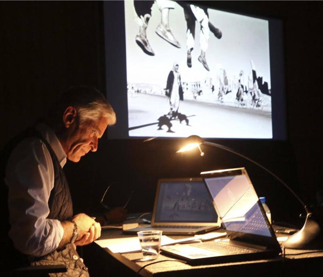 El fotoperiodista James Nachtwey mantiene un encuentro con colegas de profesión