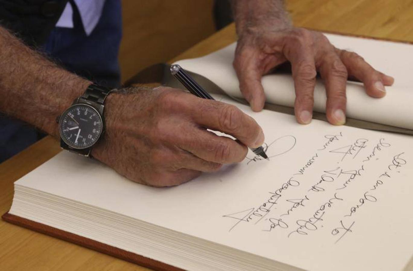 El fotoperiodista James Nachtwey mantiene un encuentro con colegas de profesión